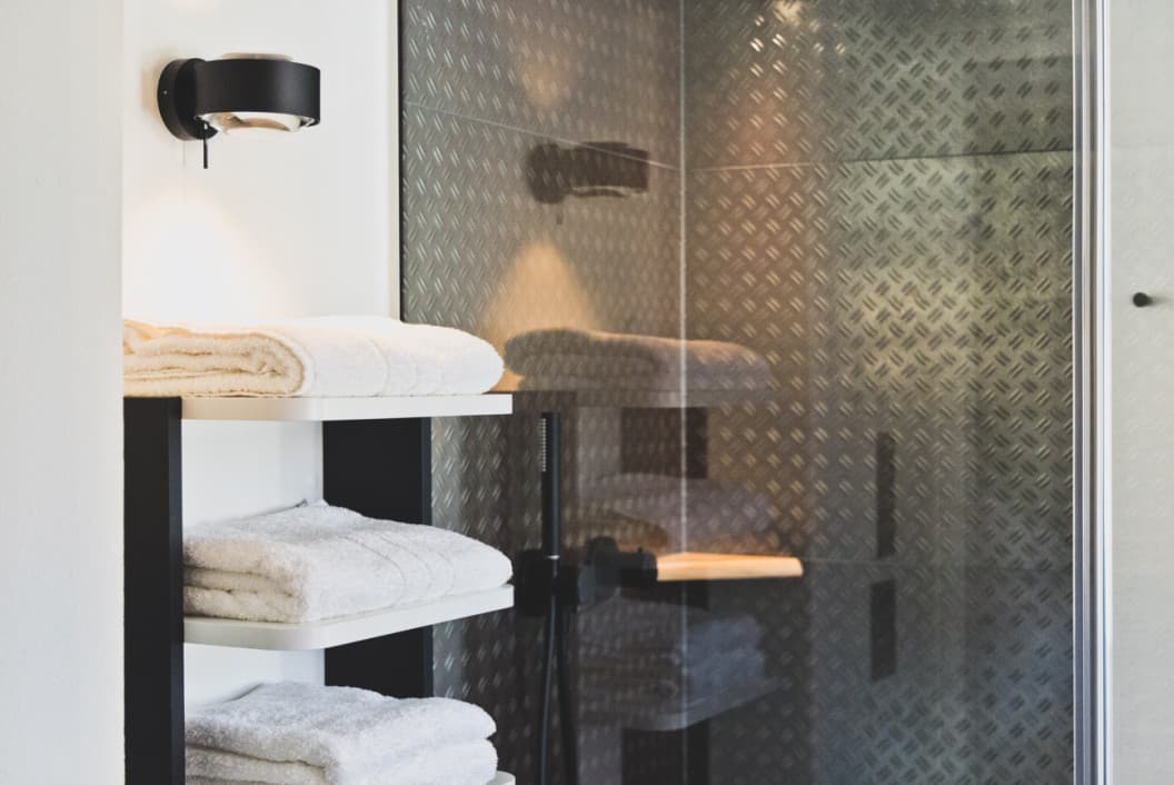 Zimmer mit Kingsize-Bett