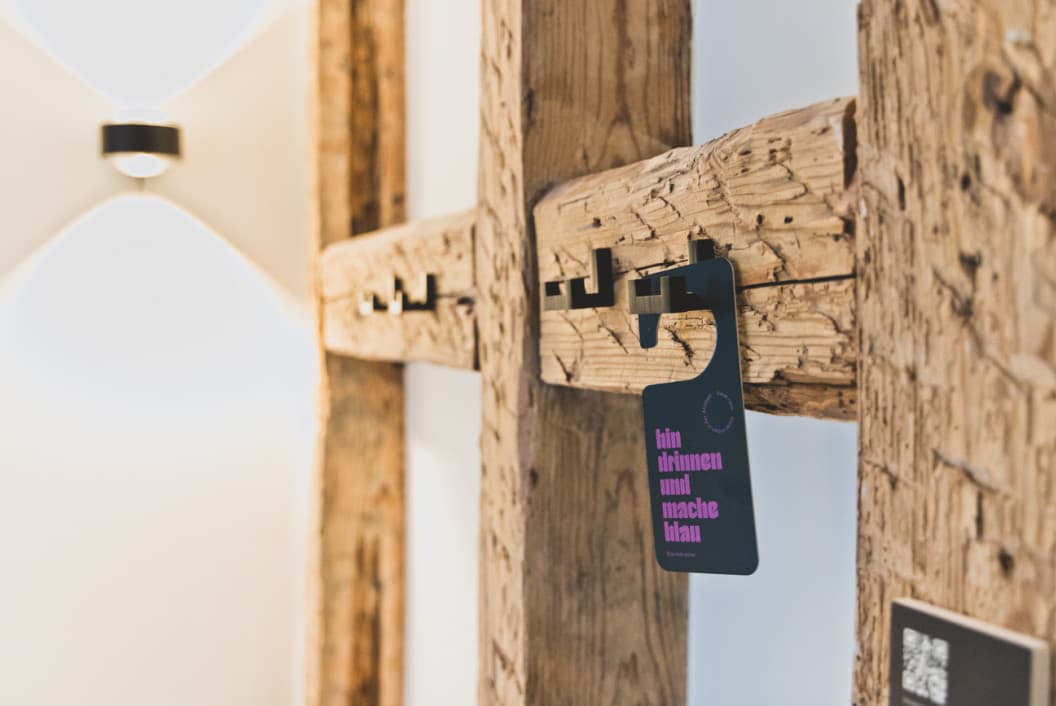 Zimmer mit Kingsize-Bett